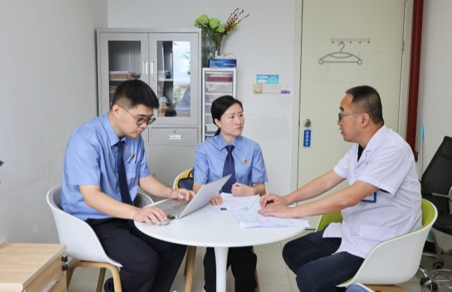 今年5月，浙江省云和县检察院干警开展师徒结对后，一同对案件开展调查核实。