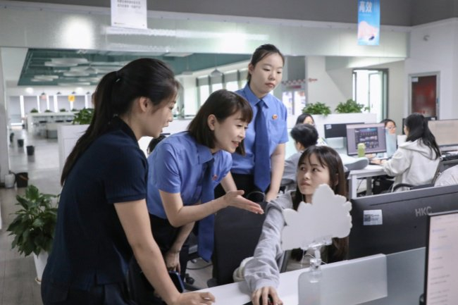 今年6月，浙江省嘉兴市检察院检察官前往辖区微短剧领域某企业，面对面了解企业的法治需求。