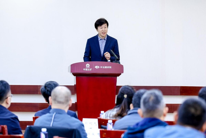 （小雨智造创始人、CEO 乔忠良）