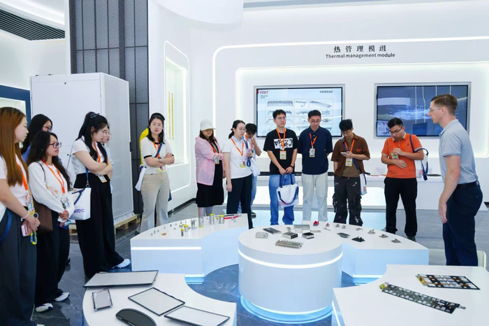 留学人员回国就业训练营走进企业