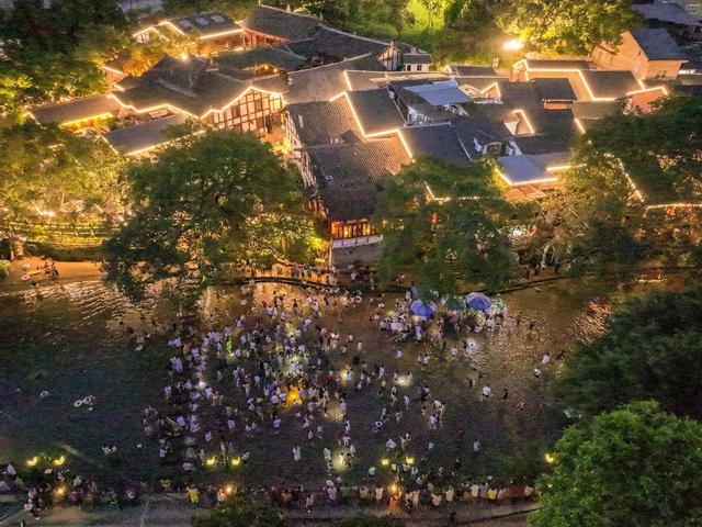 位于重庆市北碚区的偏岩古镇夜景。北碚区委宣传部供图