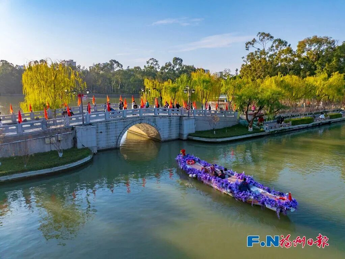 西湖环湖航线。陈暖 摄