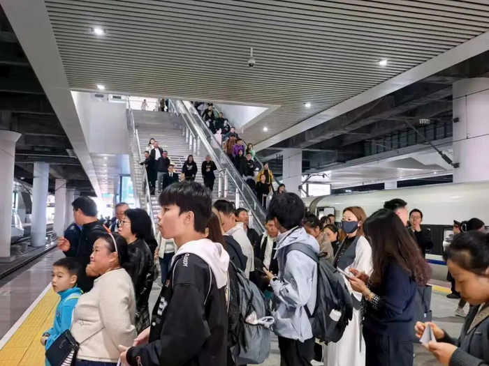 图/游滨礼 杨杰文