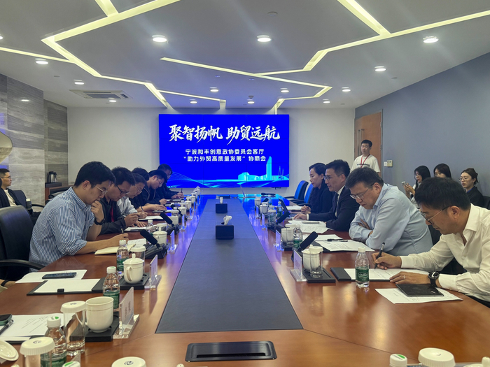 和丰创意政协委员会客厅协商会现场（央广网记者  陈金莲  摄）