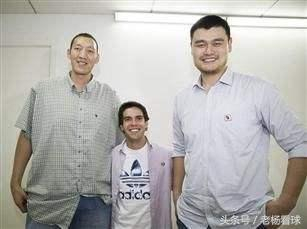  尴尬的一幕发生了！