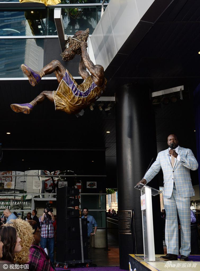 奥尼尔雕像揭幕_新浪图片