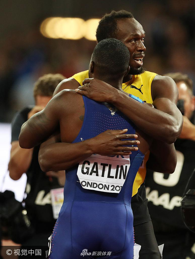 加特林跪拜博尔特致敬传奇