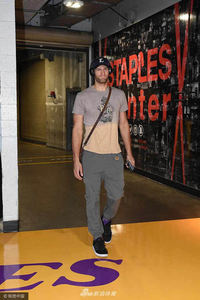 湖人火箭球星入场 库兹马酷似吴亦凡_新浪图片