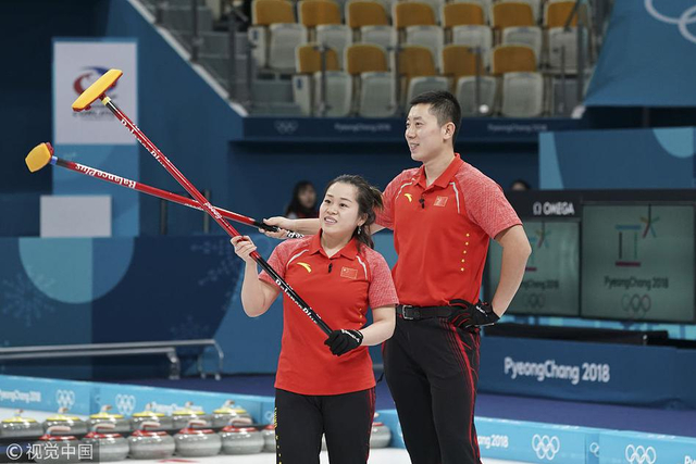 我们玩儿的是冰壶