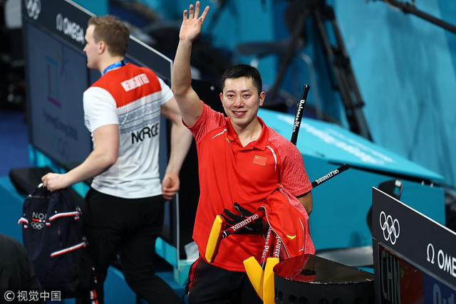 巴德鑫眼圈泛红