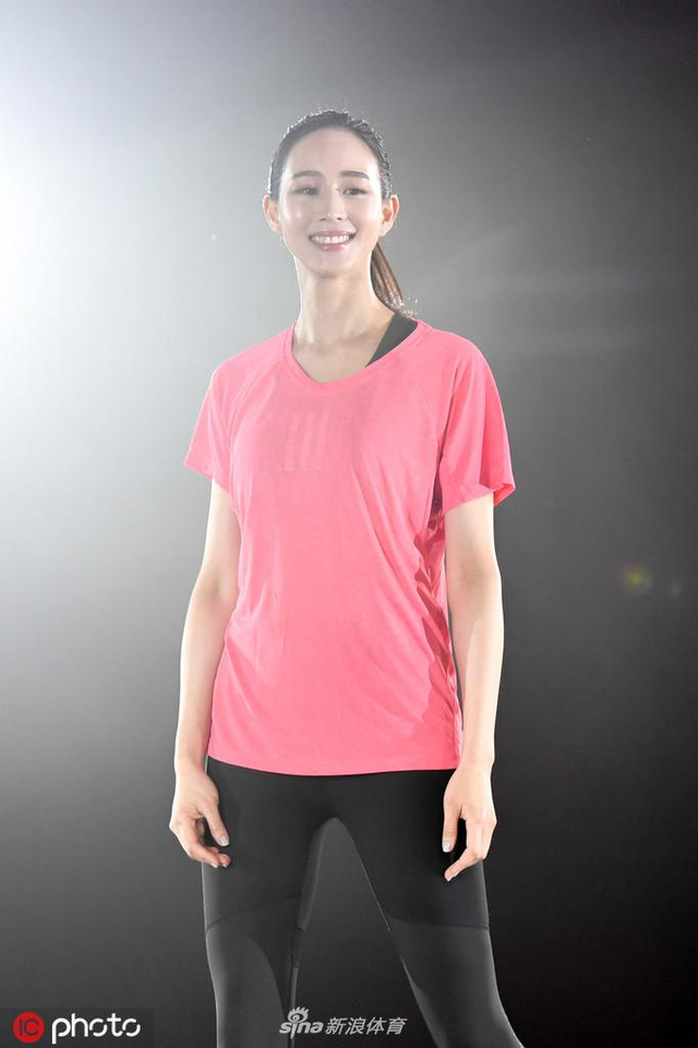 12           2019年4月7日,北京,张钧甯参加阿迪达斯"女神进化,由