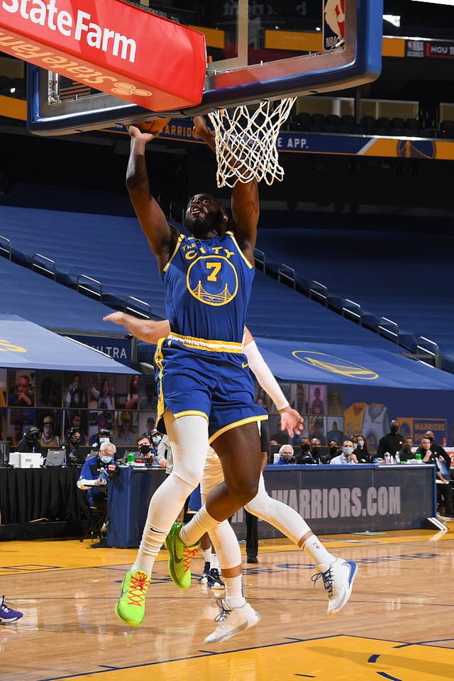 快船勇士巅峰对决球星碰撞战术博弈引爆全场焦点之战