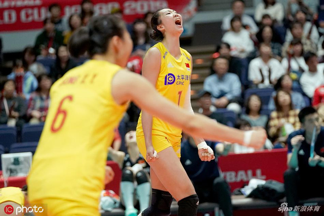 中国完胜美国后激动庆祝