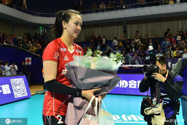 排超王一梅和惠若琪玩自拍