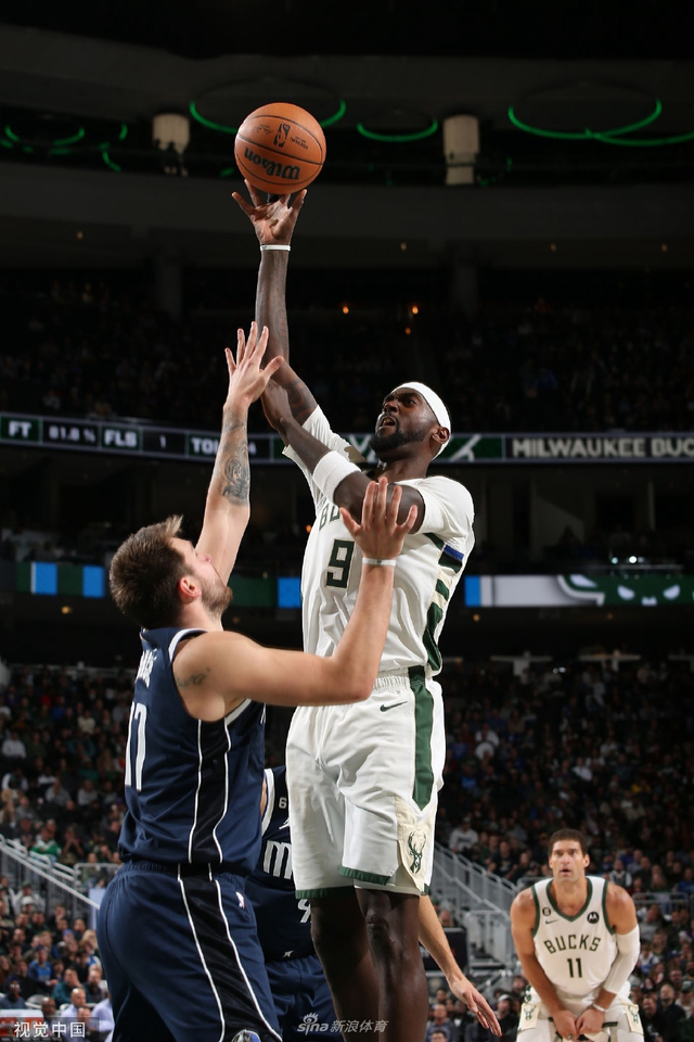 雄鹿队迎战独行侠关键战