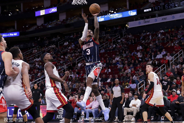 NBA超话热议最新战况巨星表现与季后赛前景分析引球迷疯狂讨论