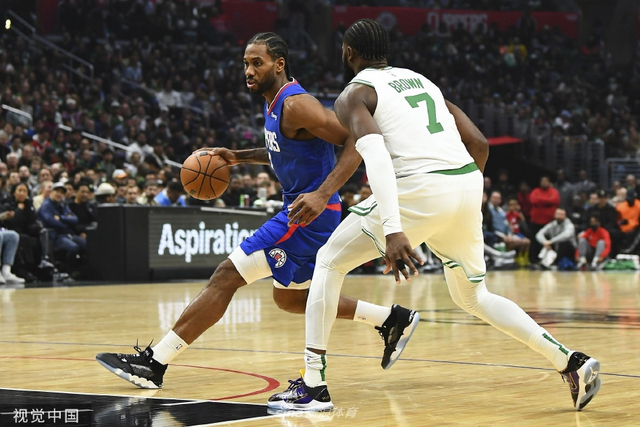 球迷关注每一场关键对决的得分动态与球员表现