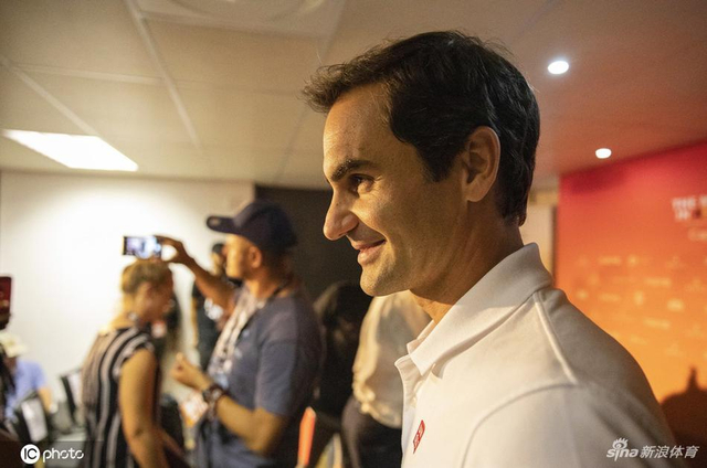 费德勒抵达南非出席发布会