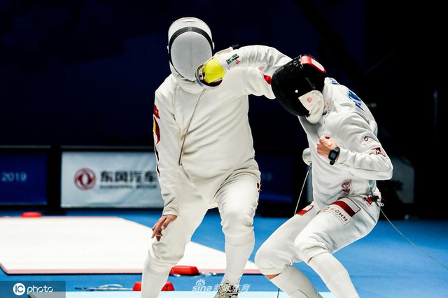 军运会男子重剑李振无缘16强_新浪图片