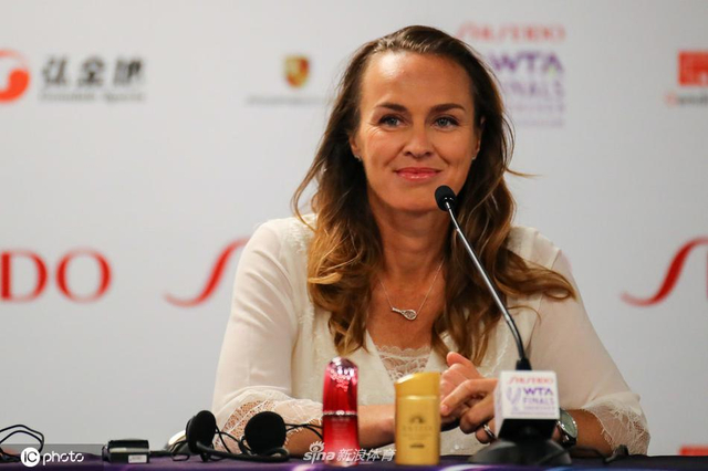 辛吉斯出席总决赛发布会