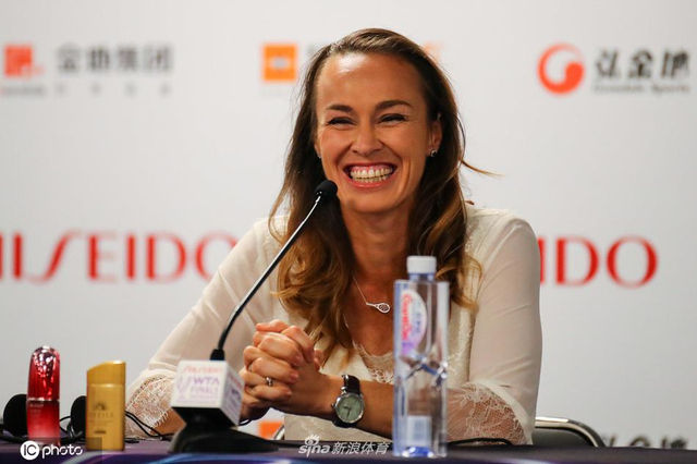 辛吉斯出席总决赛发布会