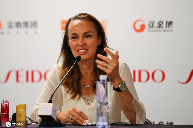 辛吉斯出席总决赛发布会