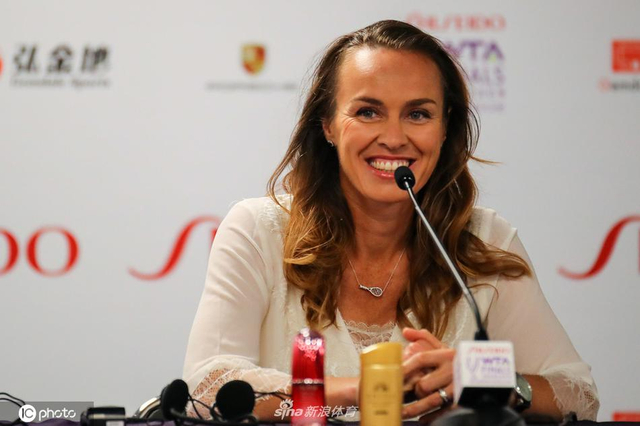 辛吉斯出席总决赛发布会