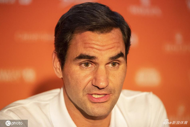 费德勒抵达南非出席发布会