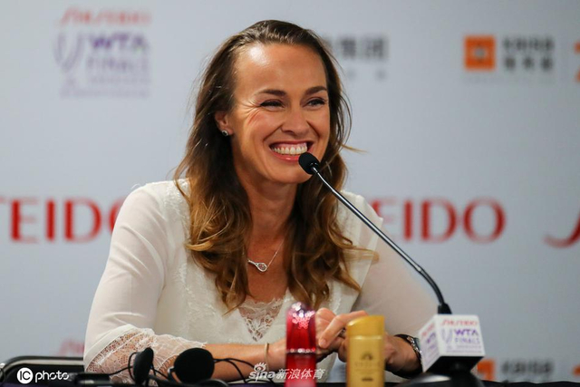 辛吉斯出席总决赛发布会