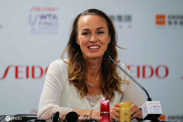 辛吉斯出席总决赛发布会