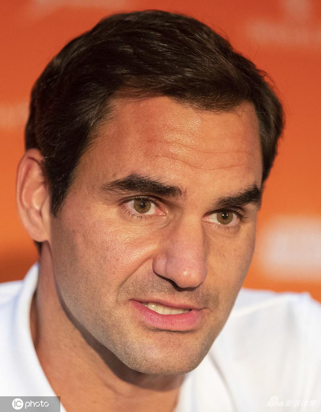 费德勒抵达南非出席发布会