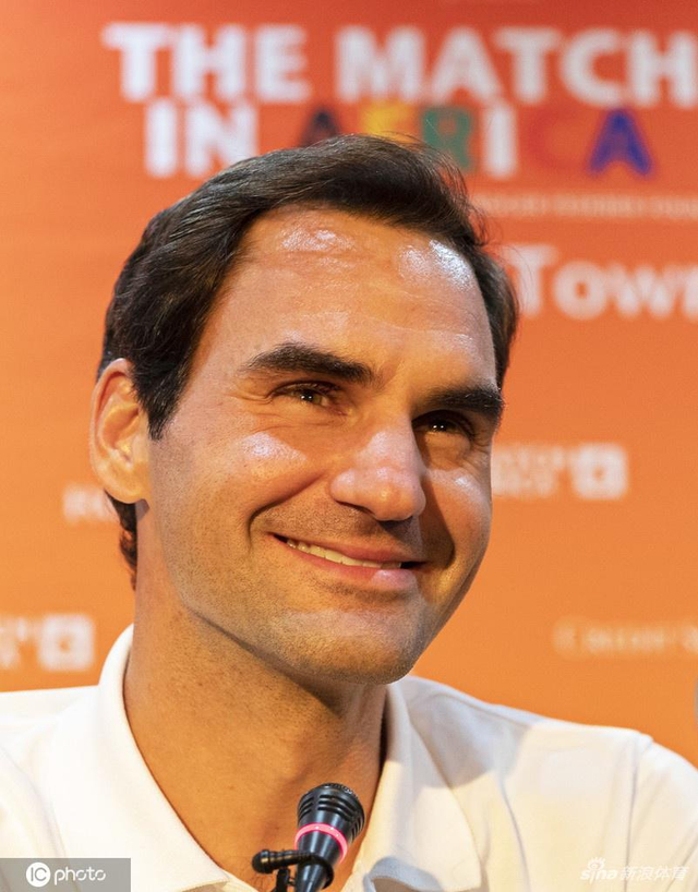 费德勒抵达南非出席发布会