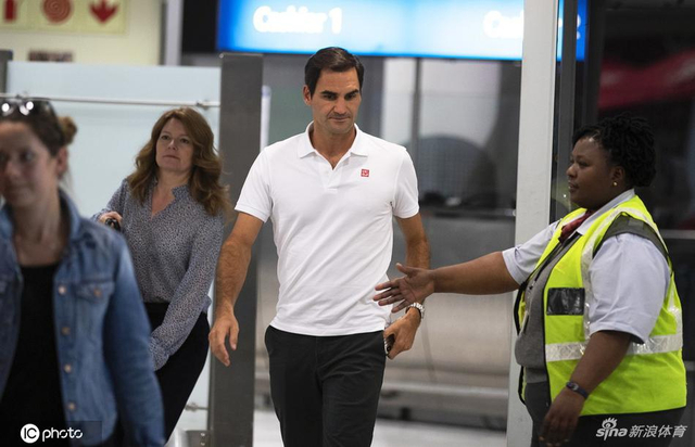 费德勒抵达南非出席发布会