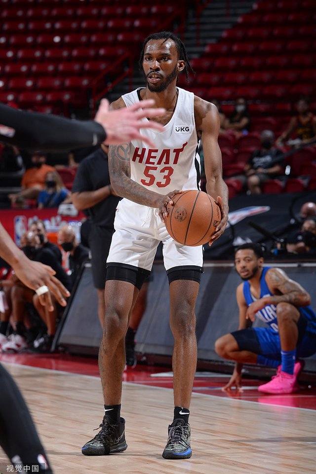 NBA专区独家回顾经典对决时刻重温传奇球星的高光瞬间与历史意义