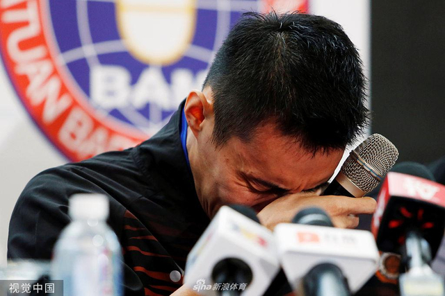 李宗伟宣布退役泪洒发布会