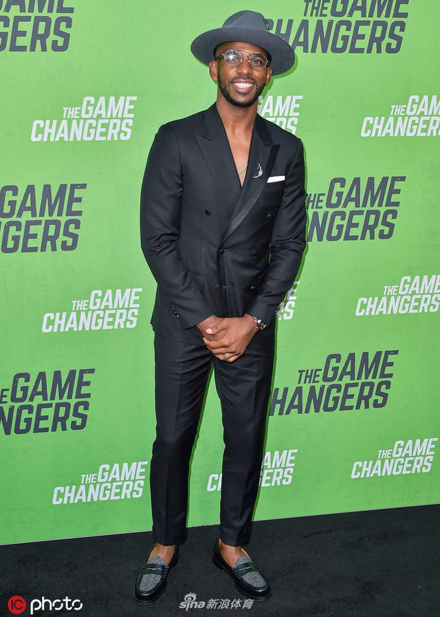 克里斯-保罗携爱妻亮相电影首映礼_新浪图片