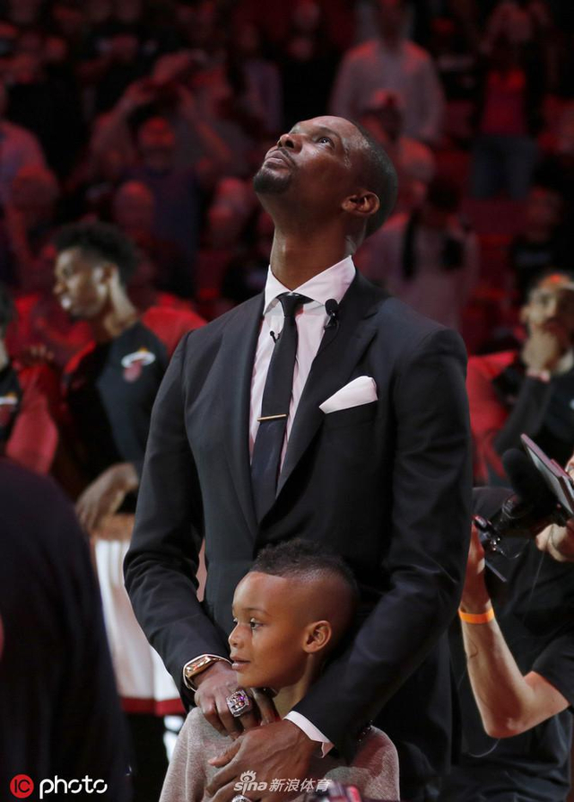 波什球衣退役仪式 龙王怒吼再现_新浪图片