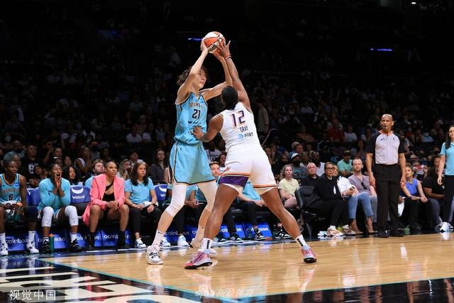 WNBA新星里斯 我的薪水还不够付房租 不足以养家糊口 致敬狂人