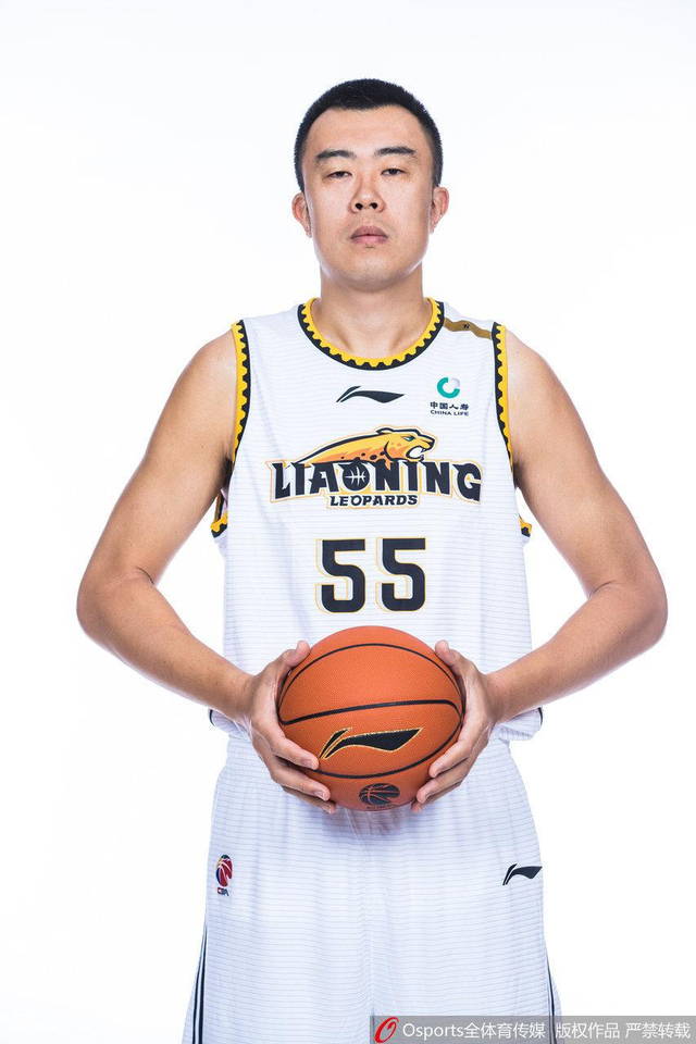 cba辽宁飞豹队新赛季官方写真 郭艾伦张镇麟帅照来了!