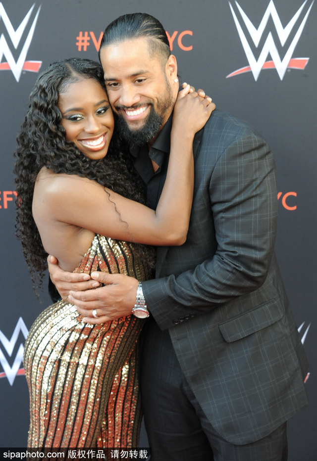 当地时间2018年6月6日,美国洛杉矶,吉米·乌索与内奥米一同现身wwe