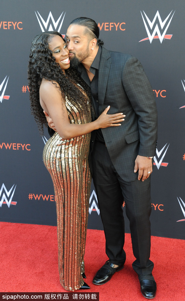 当地时间2018年6月6日,美国洛杉矶,吉米·乌索与内奥米一同现身wwe