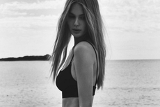 荷兰足球宝贝火辣身材背影迷人