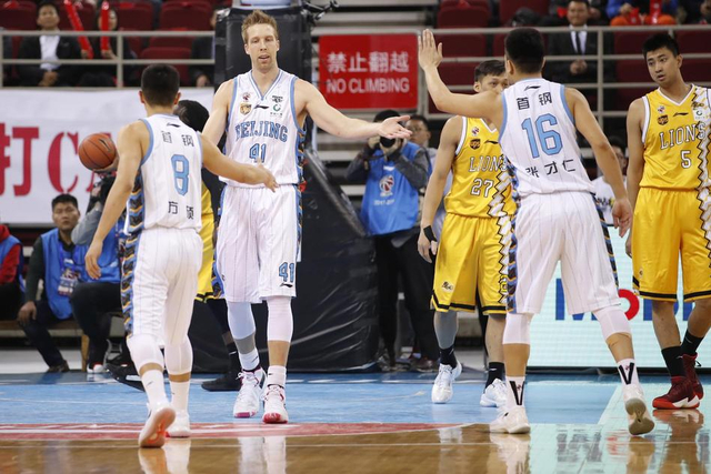 新浪直击CBA第19轮北京97-103广厦