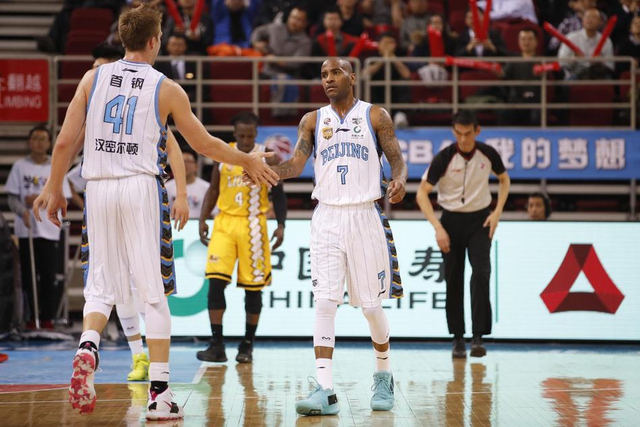 新浪直击CBA第19轮北京97-103广厦