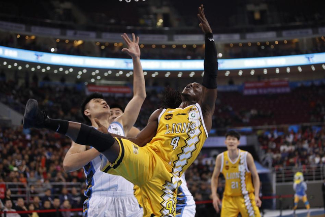 新浪直击CBA第19轮北京97-103广厦