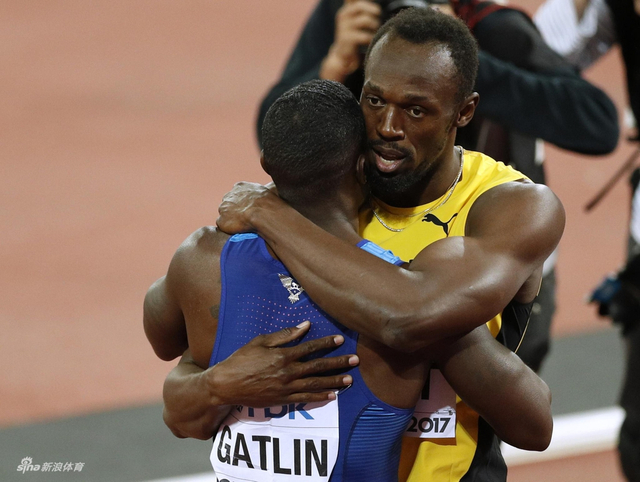 博尔特与加特林拥抱