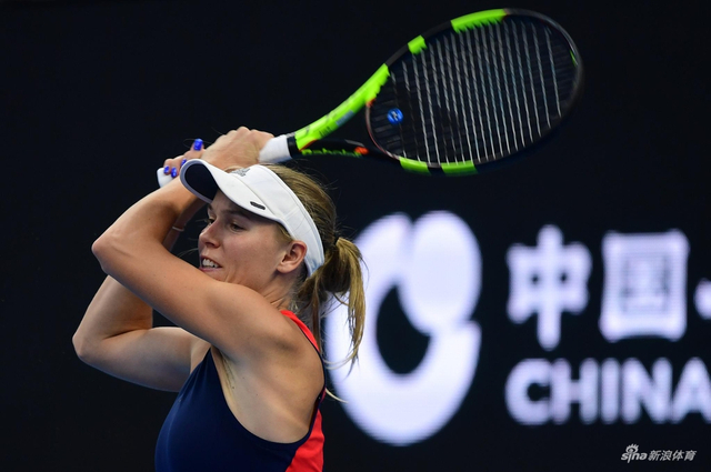 沃兹尼亚奇双手反拍