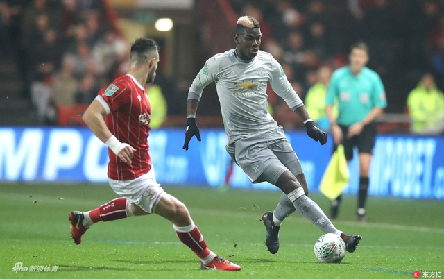 博格巴带球突破