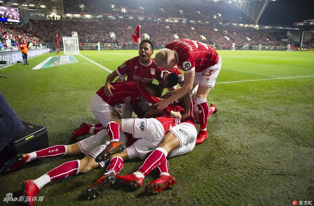 布里斯托城庆祝进球