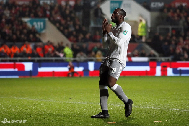 卢卡库错失良机